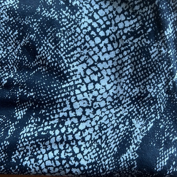 Hard Tail Forever Snake Print Capri Leggings - Picture 5 of 5